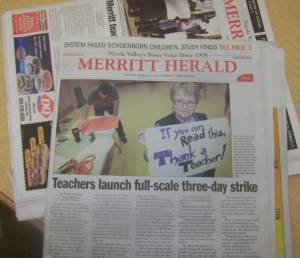 Local paper reports on strike ! File photo KDG 