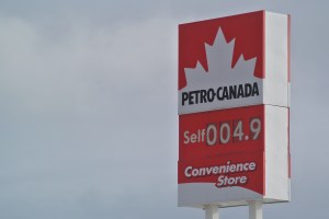 broken sign no contract.... Photo KDG