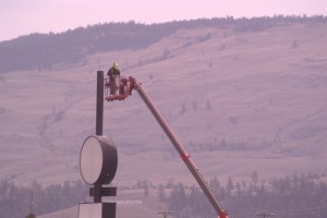 Sign take workers to heights Photo KDG